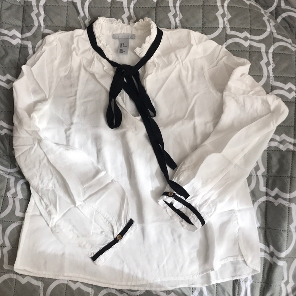 Blouse with bow 🌺